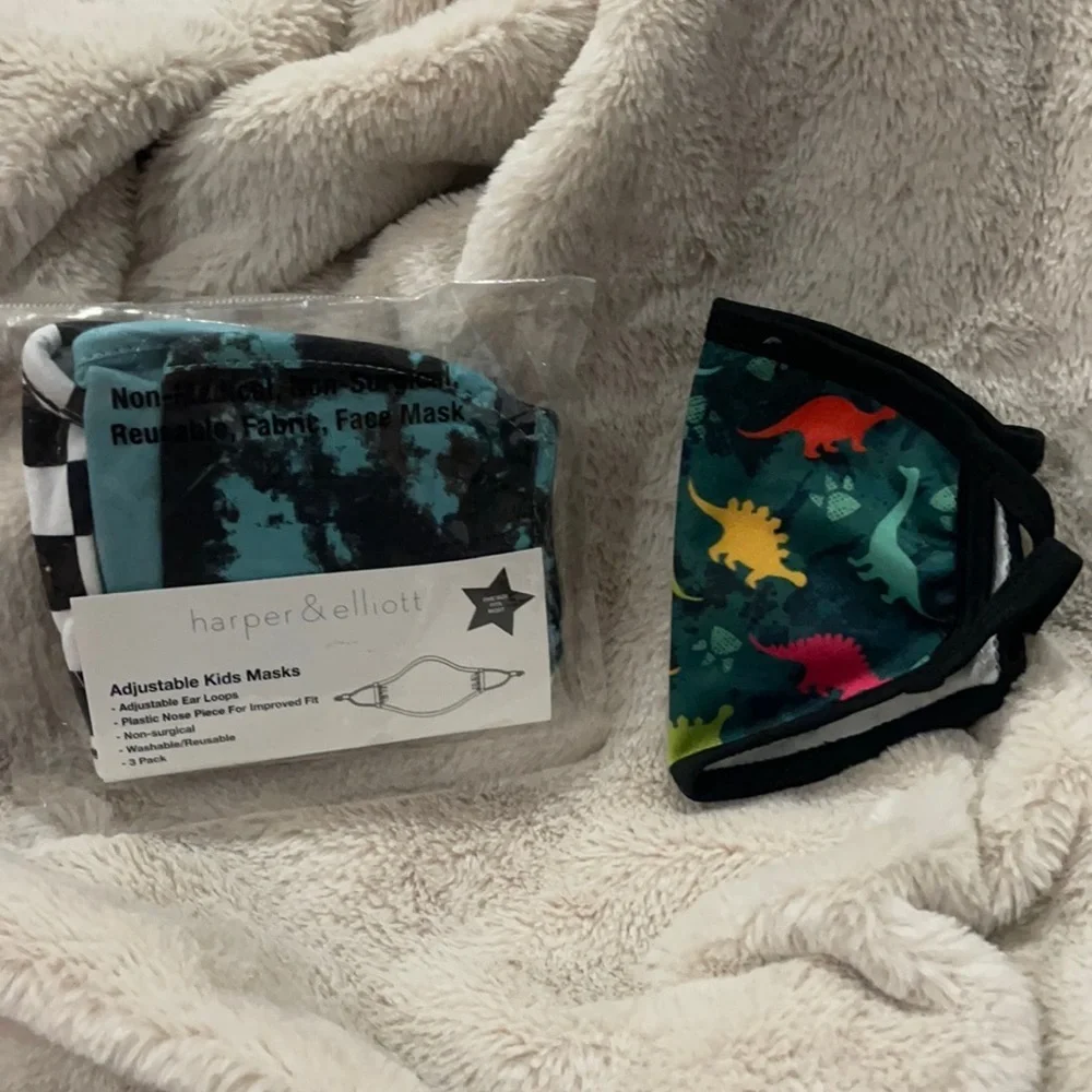 New kid’s face masks with Dino mask